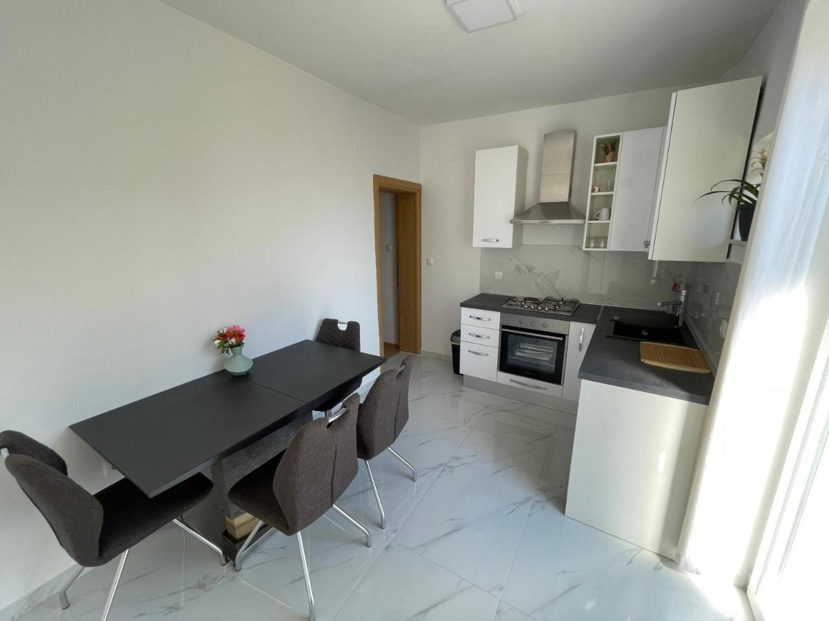 Apartmani Jasminka Vodice Esterno foto