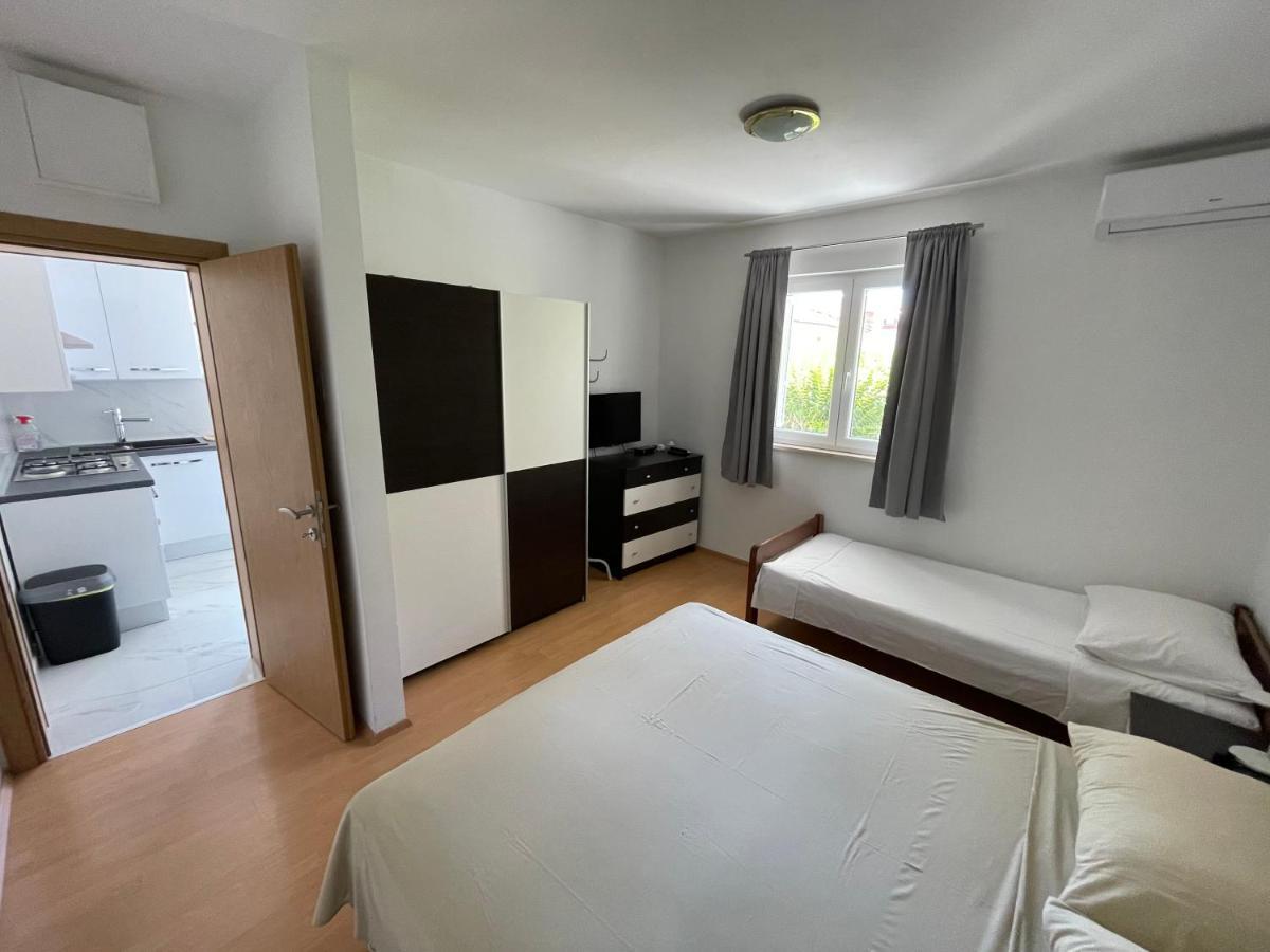 Apartmani Jasminka Vodice Esterno foto
