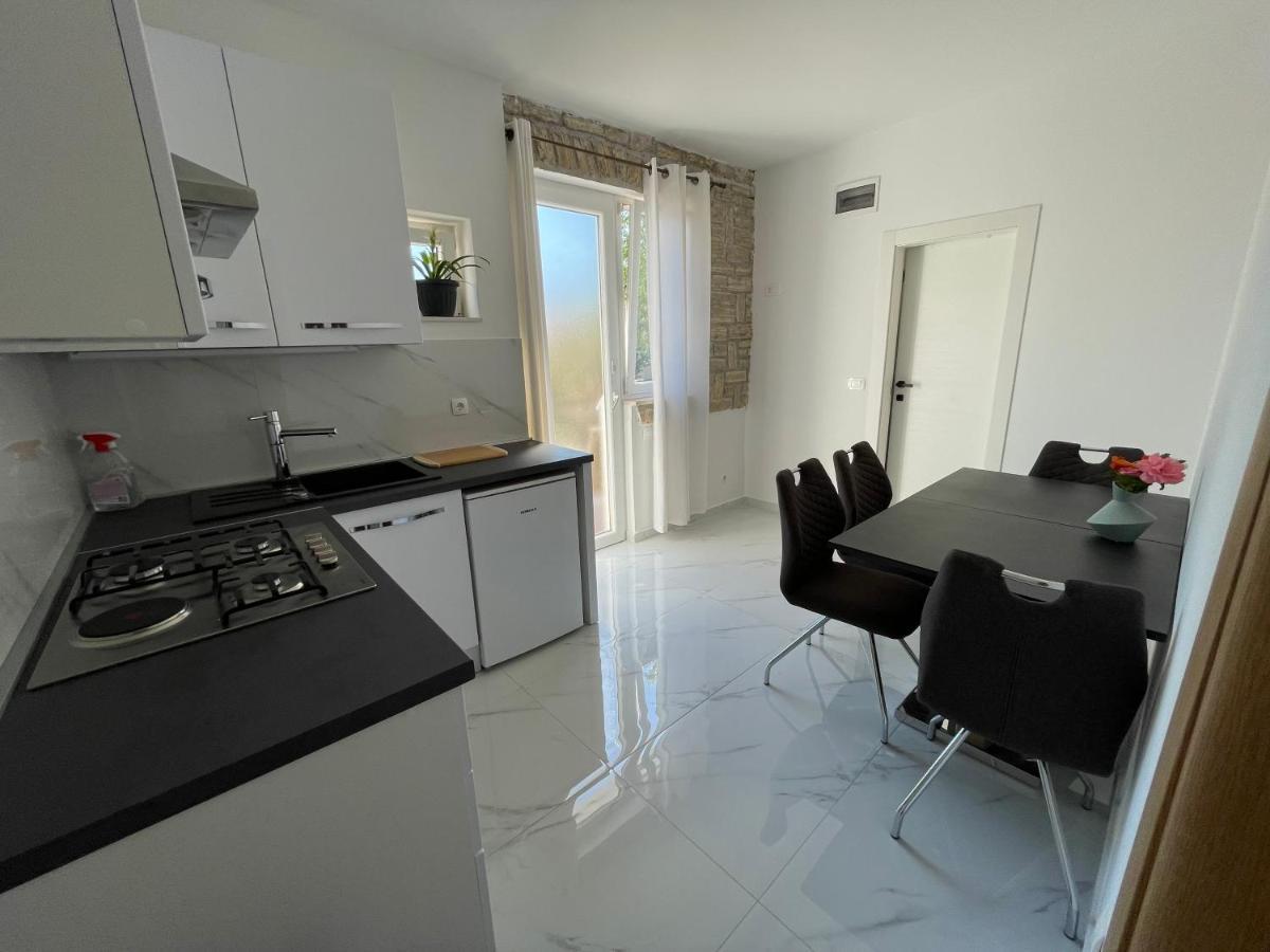 Apartmani Jasminka Vodice Esterno foto