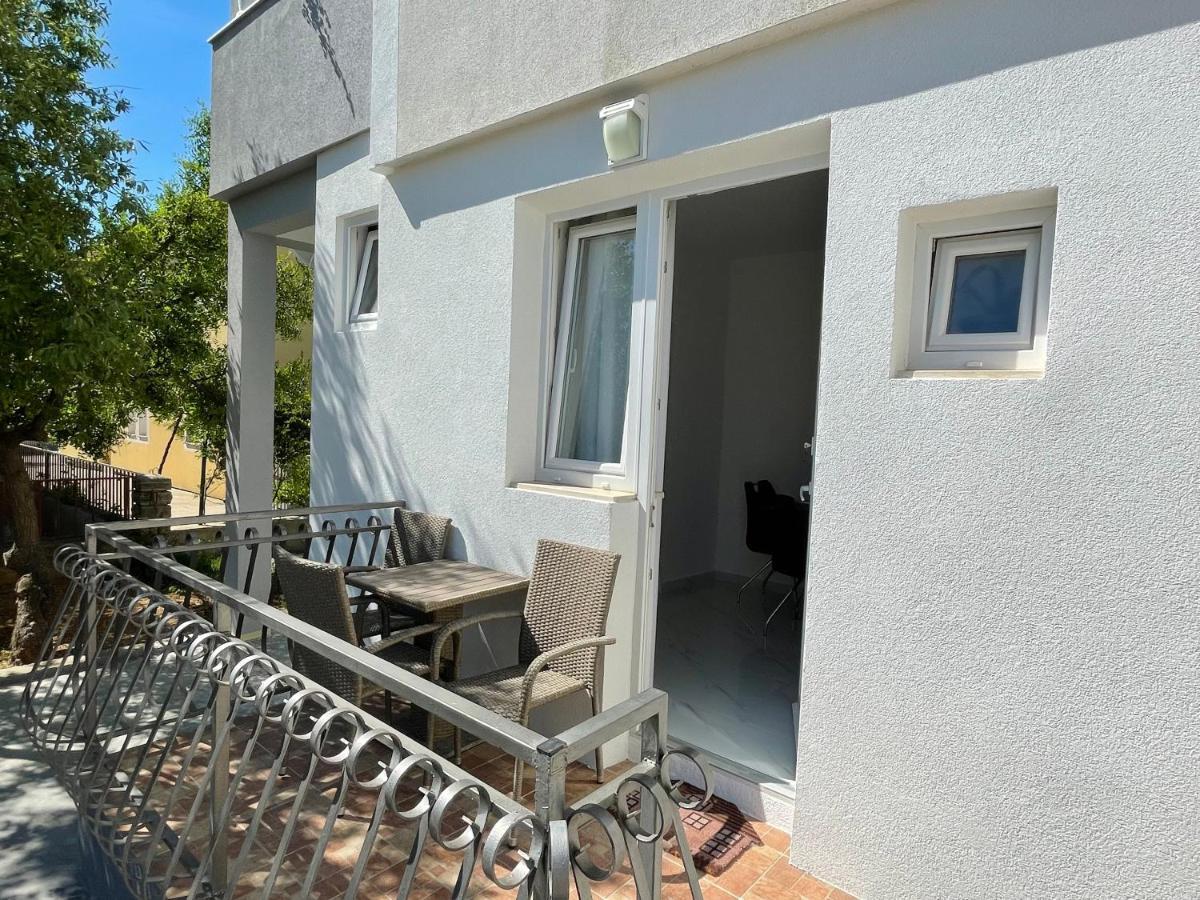Apartmani Jasminka Vodice Esterno foto