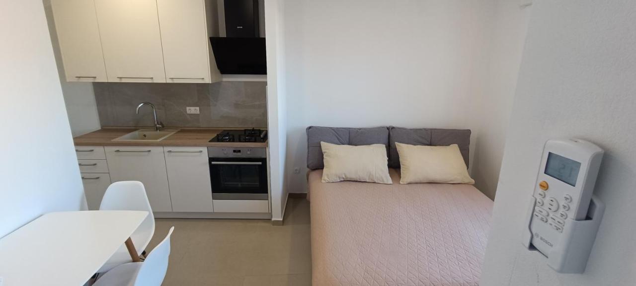 Apartmani Jasminka Vodice Esterno foto